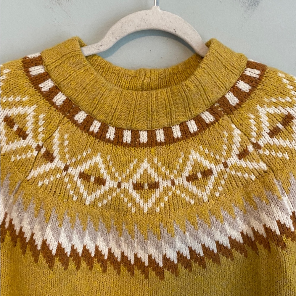 American Eagle Women’s Mustard Fair Isle Mockneck Sweater Size Medium - Picture 4 of 5